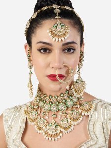 Gold-Plated necklace, has white Kundan stone-studded