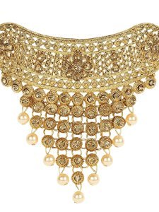 Gold-Plated White Kundan-Studded & Pearl Beaded Jewellery Set